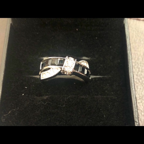 Silver ring with white and black stones - Picture 5 of 12